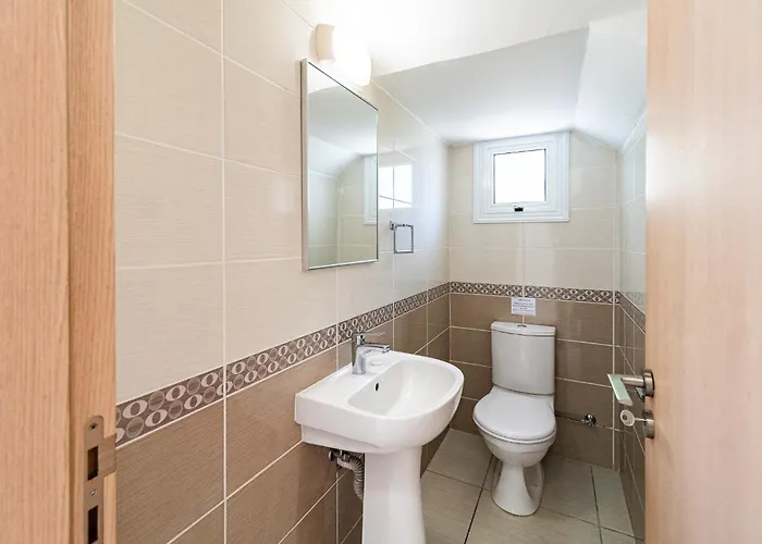 Nissini By Ezoria Ayía Nápa