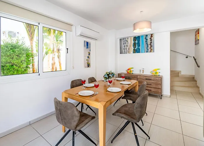 Nissini By Ezoria Ayía Nápa