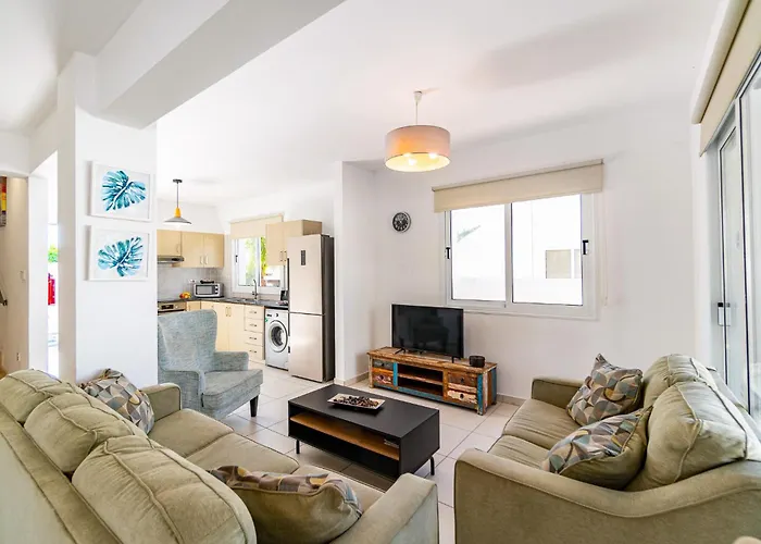 Nissini By Ezoria Ayía Nápa